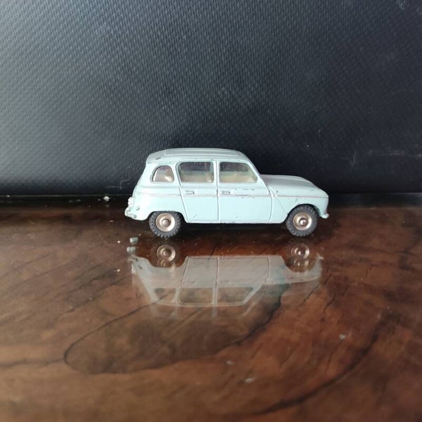 RENAULT   4L n°518   1/43  DINKY TOYS