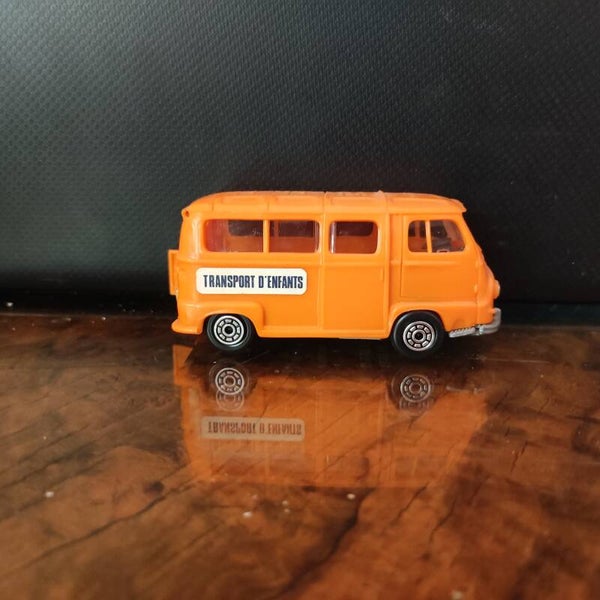 RENAULT ESTAFFETE ORANGE  PLASTIQUE 1/43 NOREV