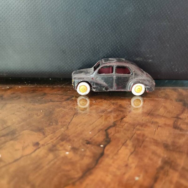 RENAULT 4 CV  PLANCHER MÉTAL PLASTIQUE 1/43 NOREV