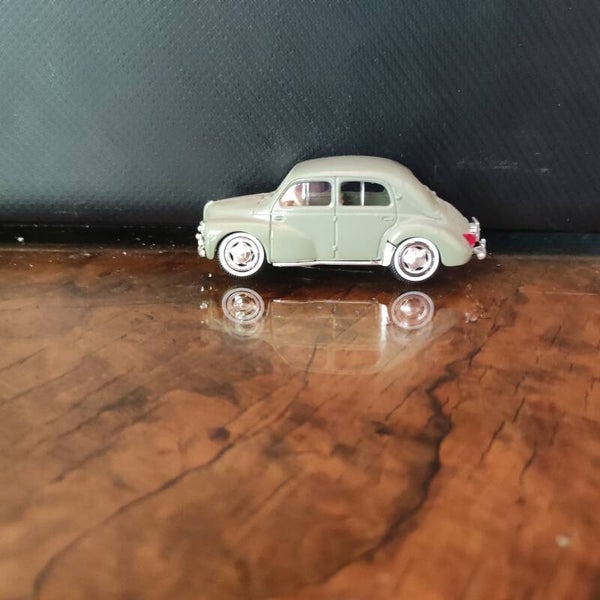 RENAULT4 CV 1954 1/43  SOLIDO