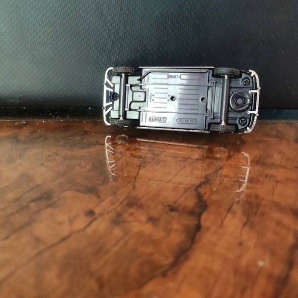 RENAULT 4L PARISEINNE  1/43  SOLIDO