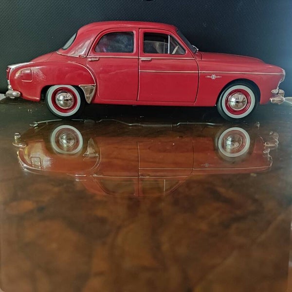 RENAULT Frégate 1959 rouge 1/18  Solido