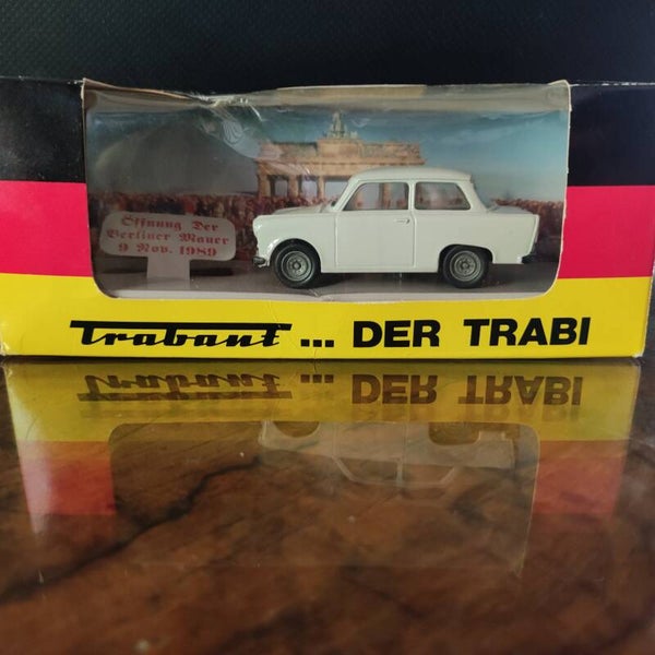 Trabant 601 Gris Clair  1/43 DER TRABI