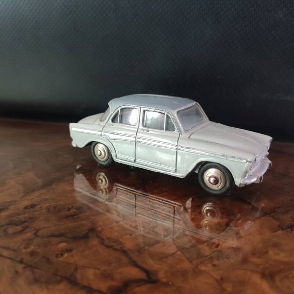 SIMCA Aronde 544 Roues Concave 1/43  DINKY TOYS