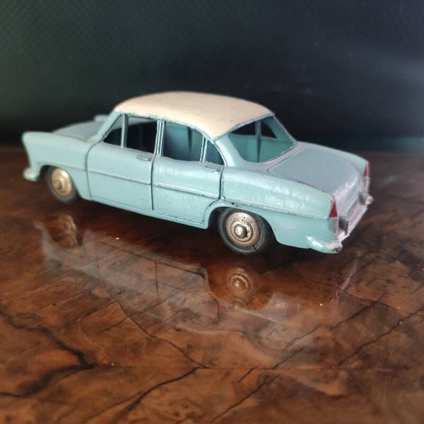 SIMCA   Versailles 24Z TOIT BLANC  1/43  DINKY TOYS