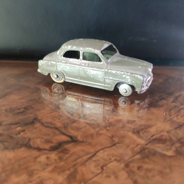 SIMCA   9 Aronde 24U 1/43  DINKY TOYS