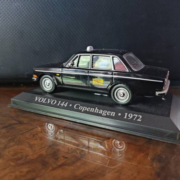 TAXI VOLVO 144 COPENHAGEN 1972   1/43 IXO