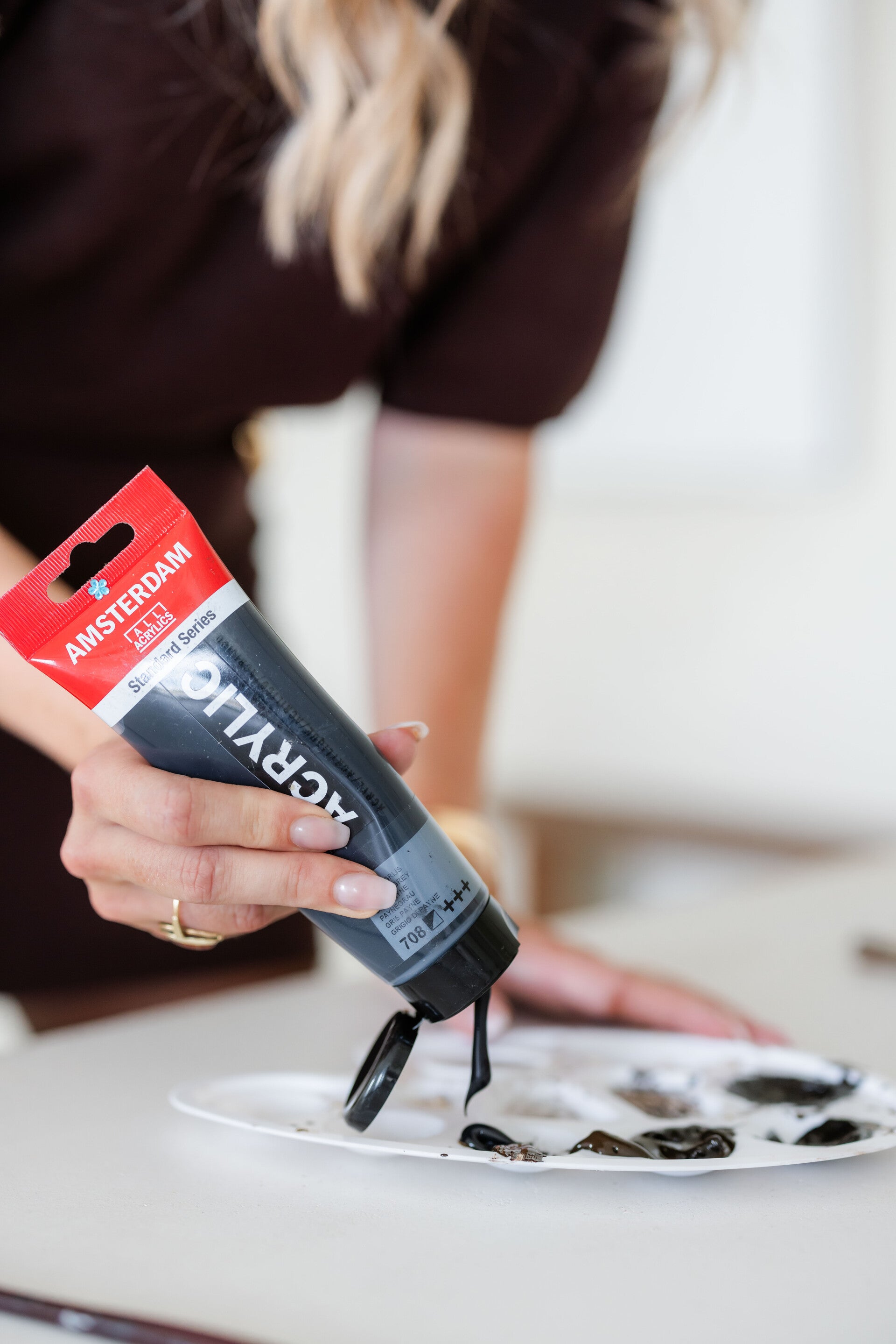 Acrylic Amsterdam verf op palet mengen
