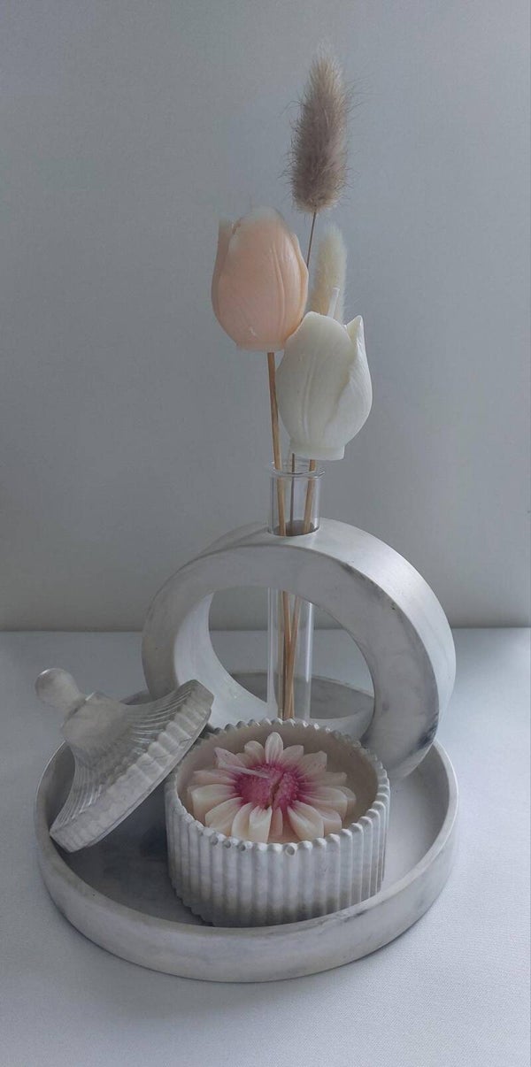 Handgemaakte set gips(schaaltje,ovale vaas kaars,gedroogde bloemen) nr. G:04