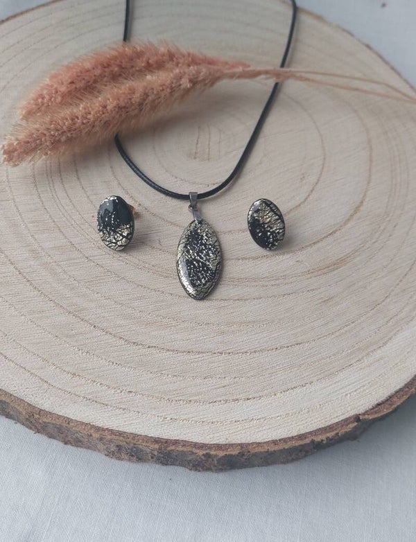 Handgemaakt hangertje met oorbellen (klei) nr.O3