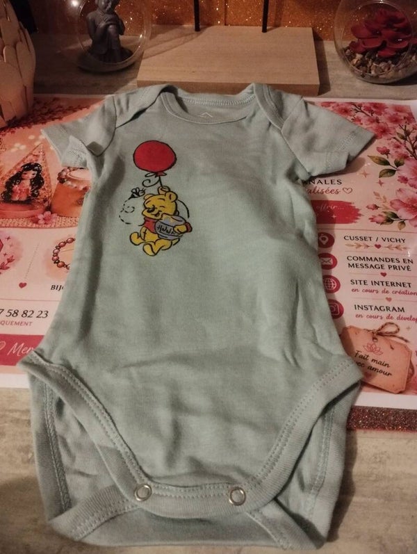 Body bébé 6 mois  Winnie L'ourson et son Ballon
