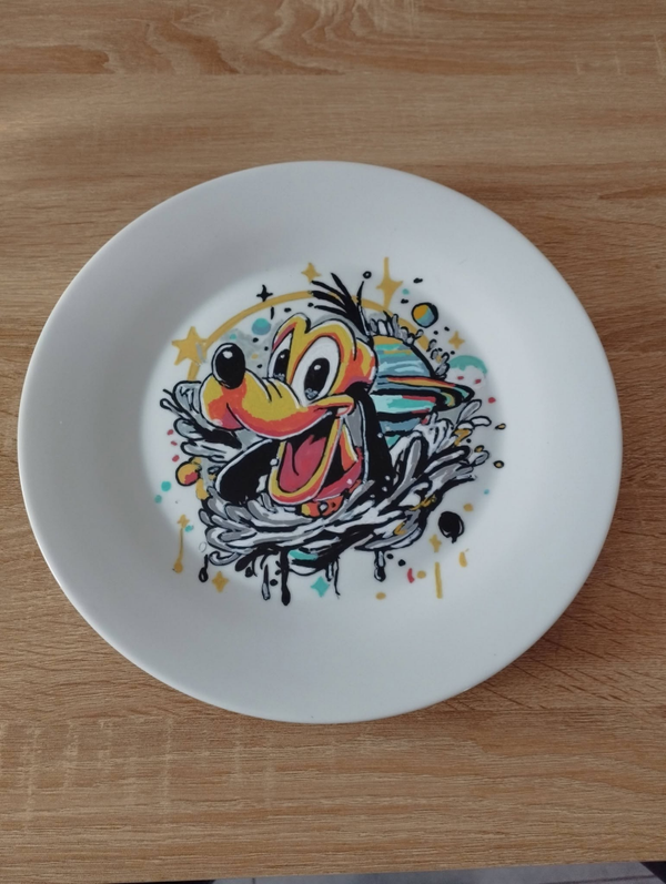 Grande assiette épaisse Pluto dans l'espace