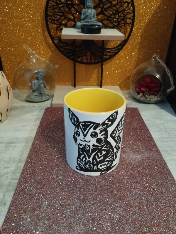 Tasse jaune pikachu