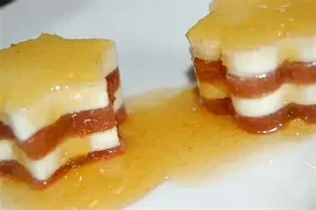 Membrillo con queso fresco, nueces y miel