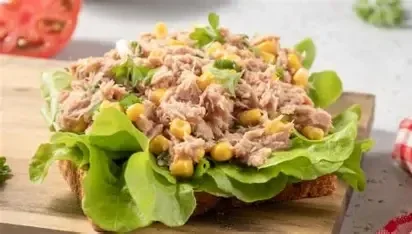 Montadito de ensalada de atun casera