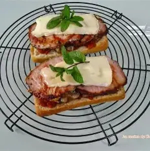 Montadito de lomo al ajillo