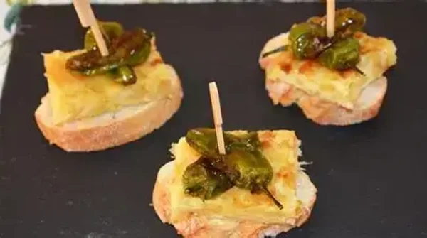 Montadito de tortilla Española con mayonesa casera