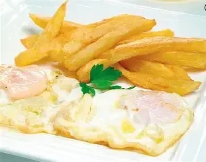 Patatas fritas con huevos rancheros