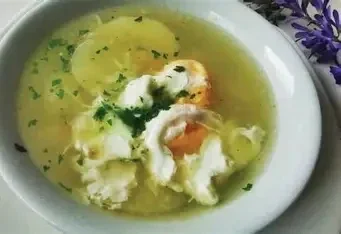 Sopa de patatas con huevo
