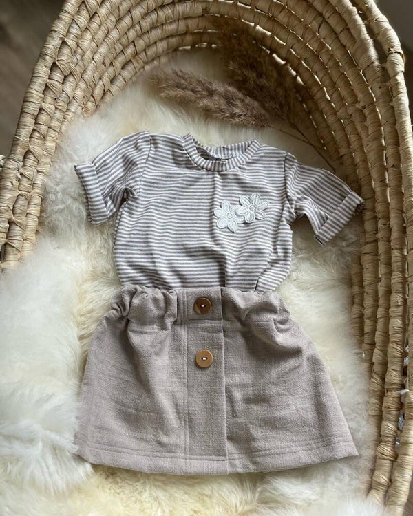 Rokje | beige met knoopjes.