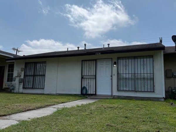 7238 Glen Mist Dr, San Antonio, TX 78239