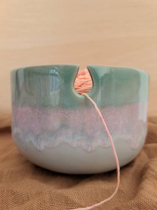 Yarn Bowl  - Piece of clay Lila/ licht groen