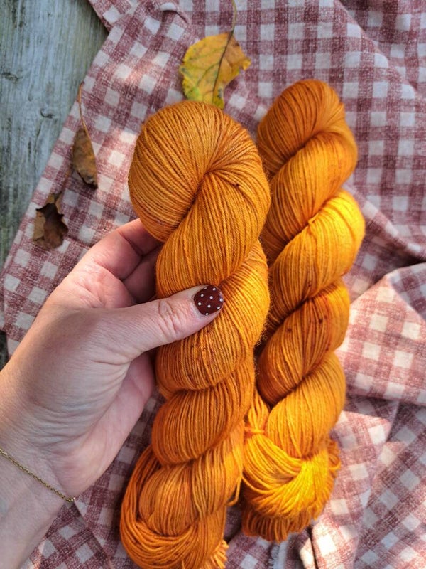 BFL sock 'Golden Ember' 💚