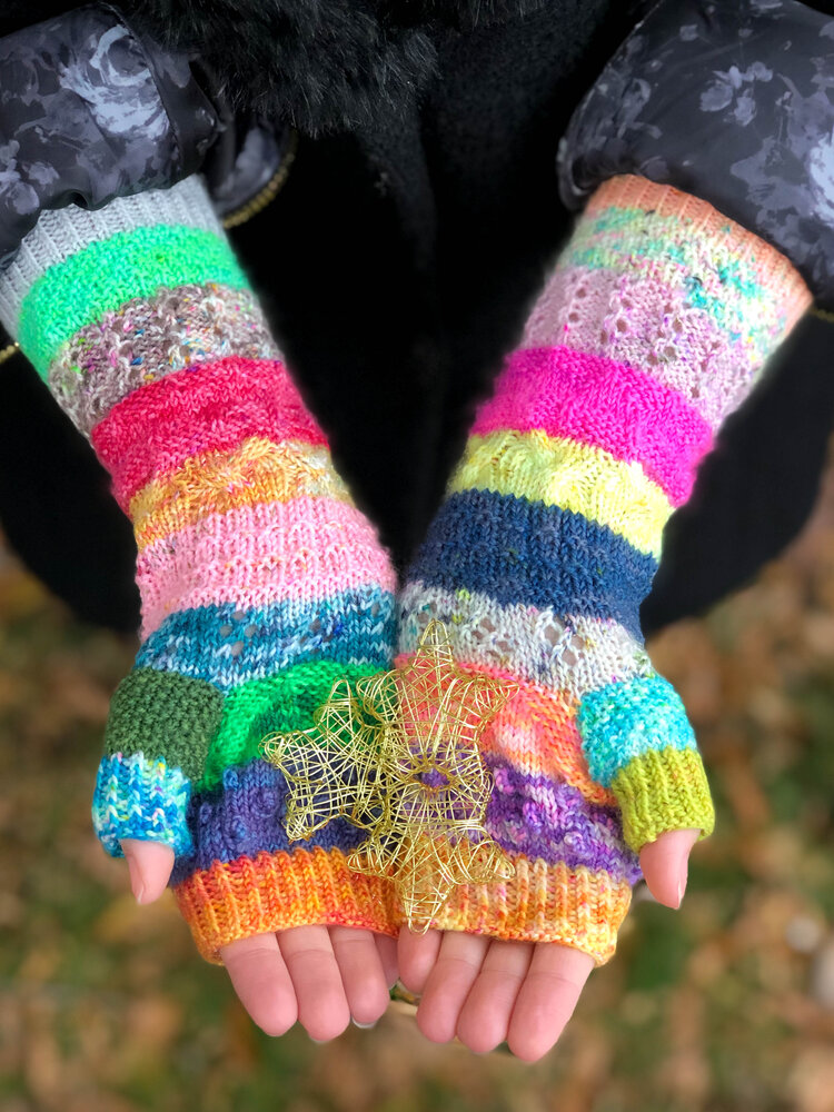 Young scrappy and hungry mitts van Tanis Gray