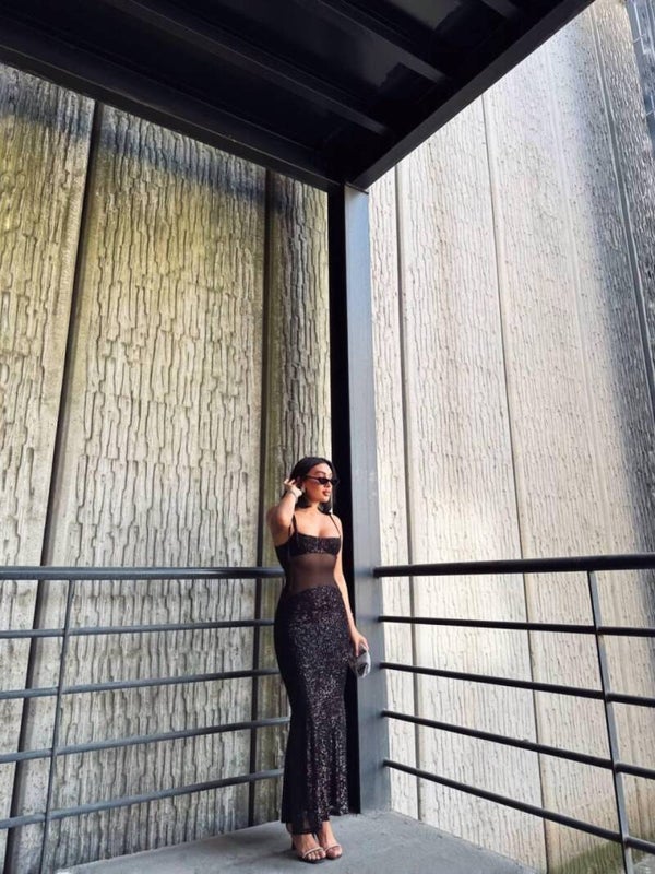 Fustan i zi me rripa me temina dhe rrjet 1408