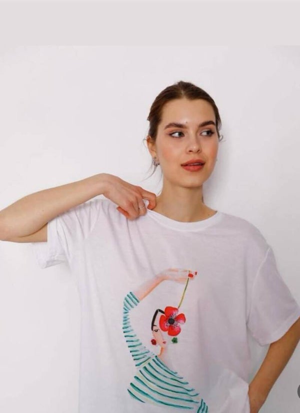 BLUZE E BARDHE ME GOCE DHE LULE