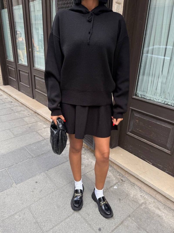 KOSTUM I ZI BLUZE ME KAPUC DHE FUND S5K10224