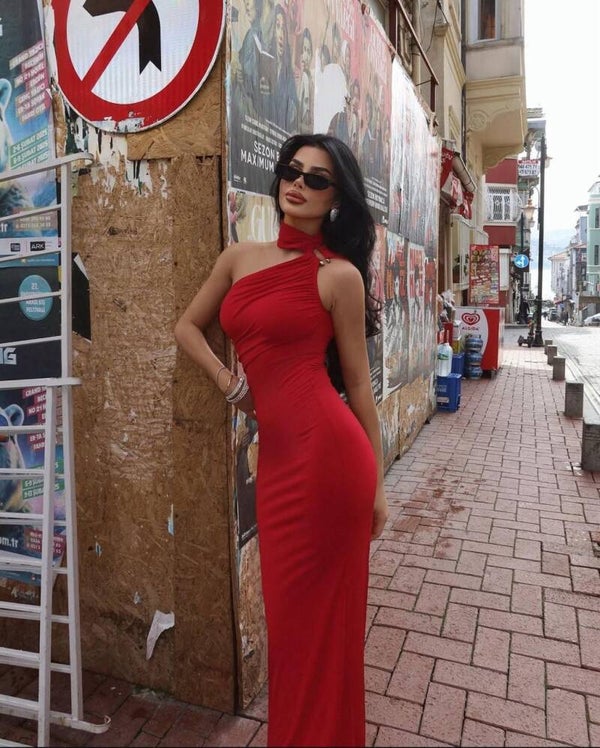 FUSTAN I KUQ I GJATE ME KAPJE NE QAFE 2415