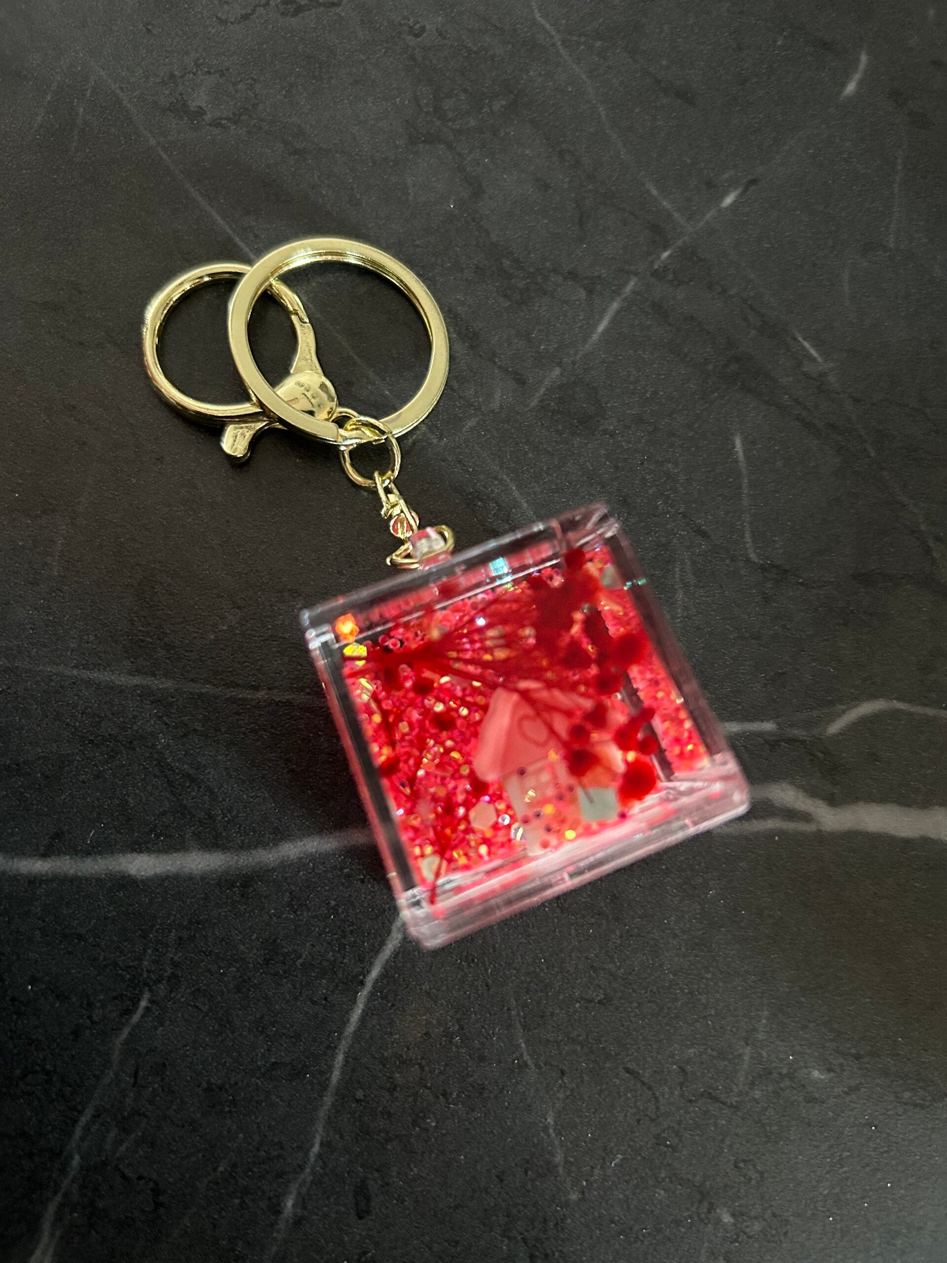 Beeldschone sleutelhanger met huisje (rood)