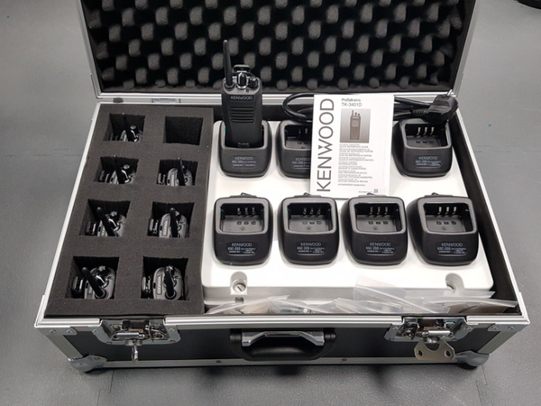 KENWOOD CASE-8 DRAAGKOFFER MET RADIO's