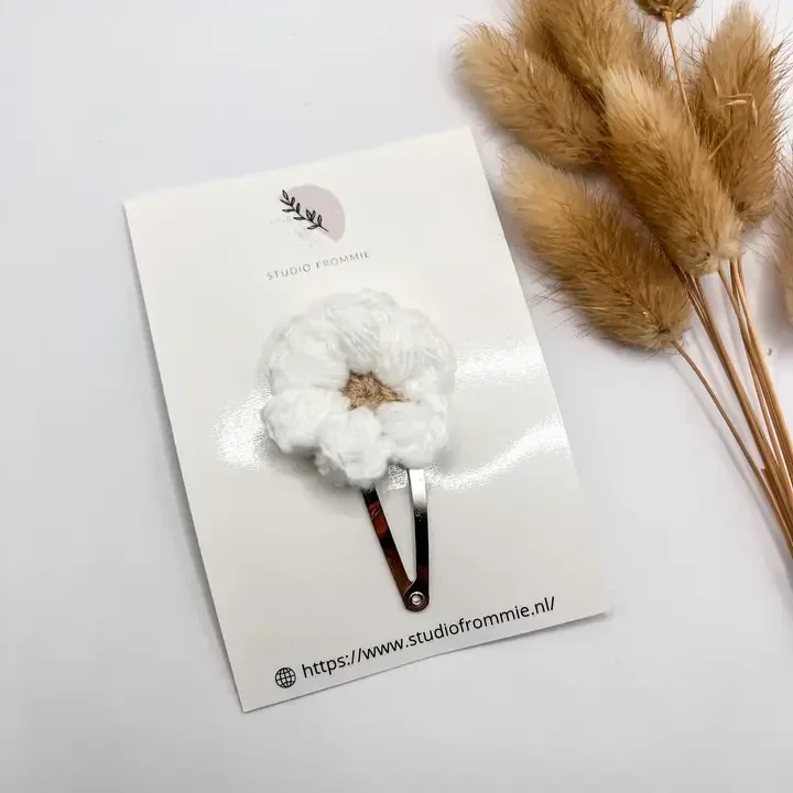 Pince à cheveux crochetées main crème - Studio Frommie