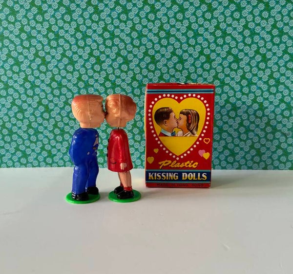 Kissing dolls