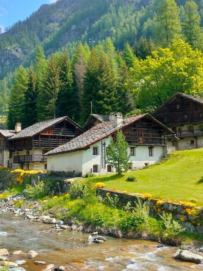 Afdaling op de laatste dag van de Aosta-beginnerstocht in Italië