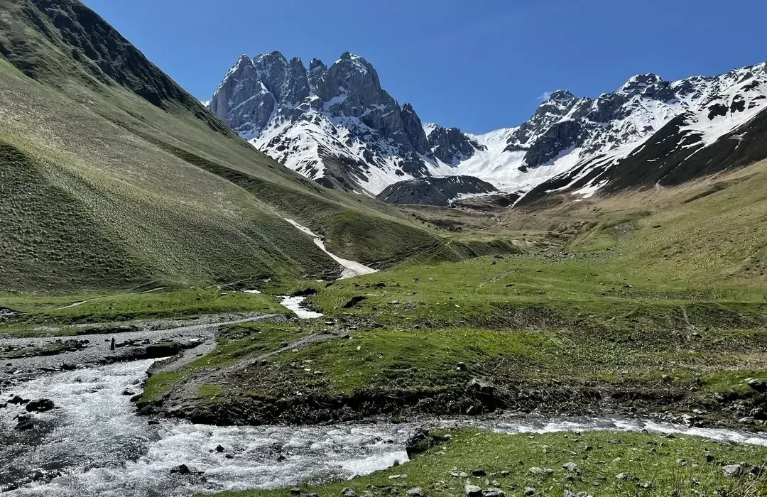 Wandelroute van Roshka naar Juta over de Zadzele Pass