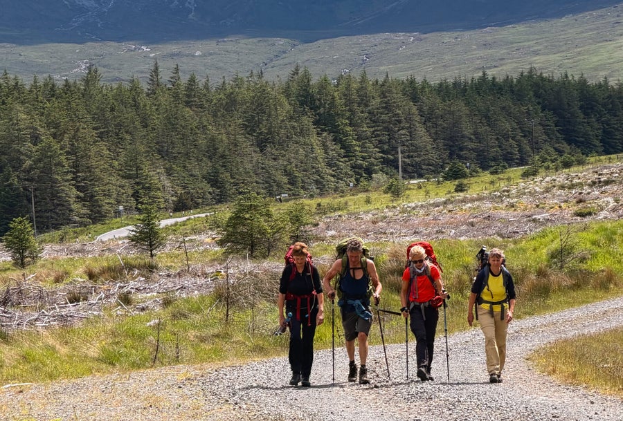 Wandelaars op de Isle of Skye, vlakbij de Pixy Falls