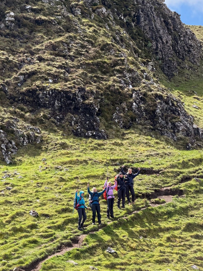 Onderweg naar Portree tijdens de huttentocht op Isle of Skye