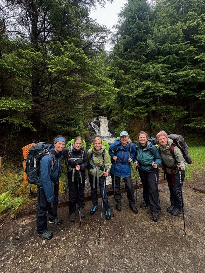 Wandelaars op weg naar Sgurr na Stri