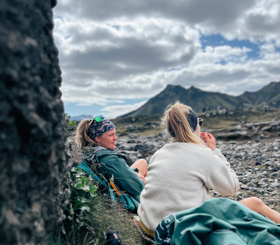 Backpacken met tent tijdens de Lofoten Crossing, met begeleiding van een Via Nomade-gids