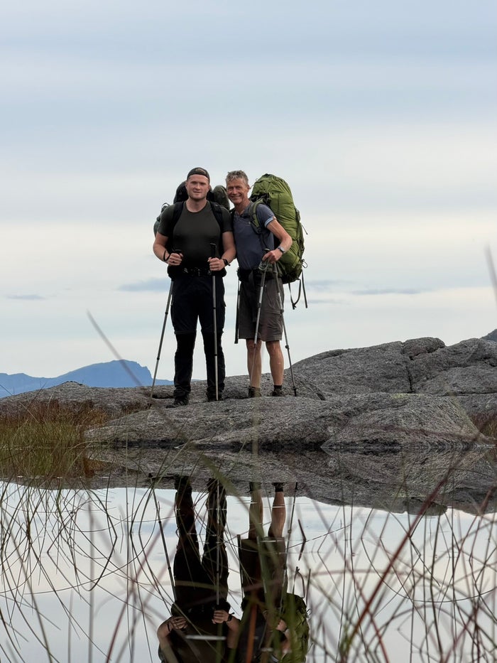 Wildkamperen bij een hobbithut op weg naar Gammen tijdens dag 3 van de Lofoten Crossing
