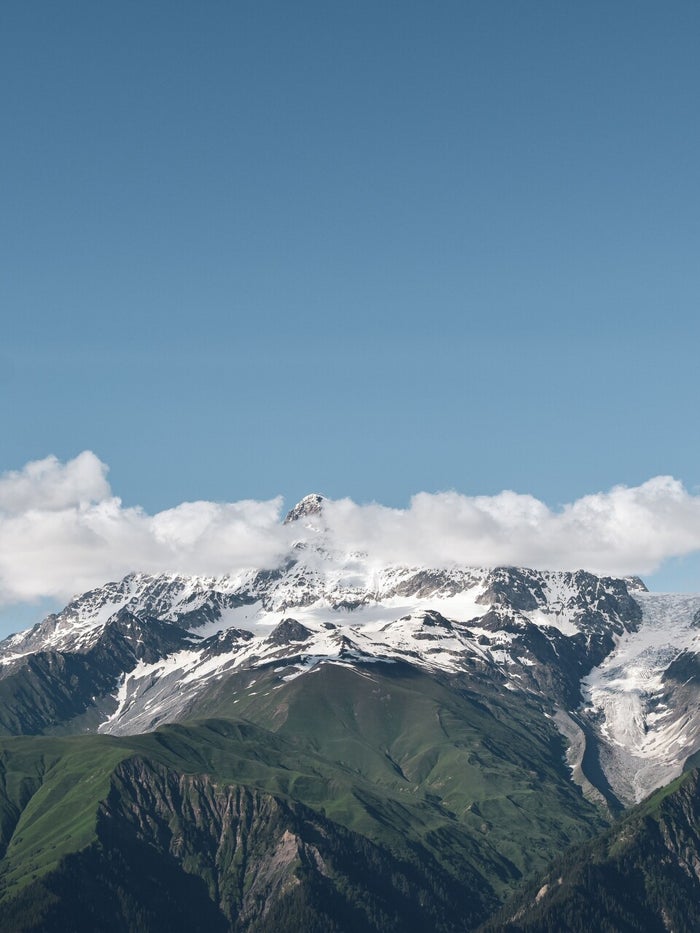Wandelgroep van Via Nomade op een bergpad in de Georgische Kaukasus (4)