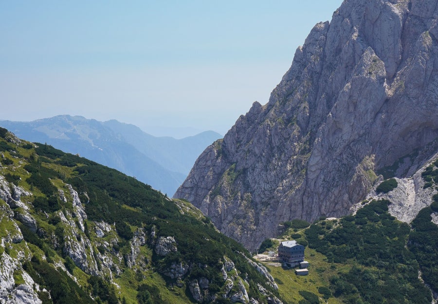 Wandelaars tijdens de beklimming van de Triglav, de hoogste berg van Slovenië