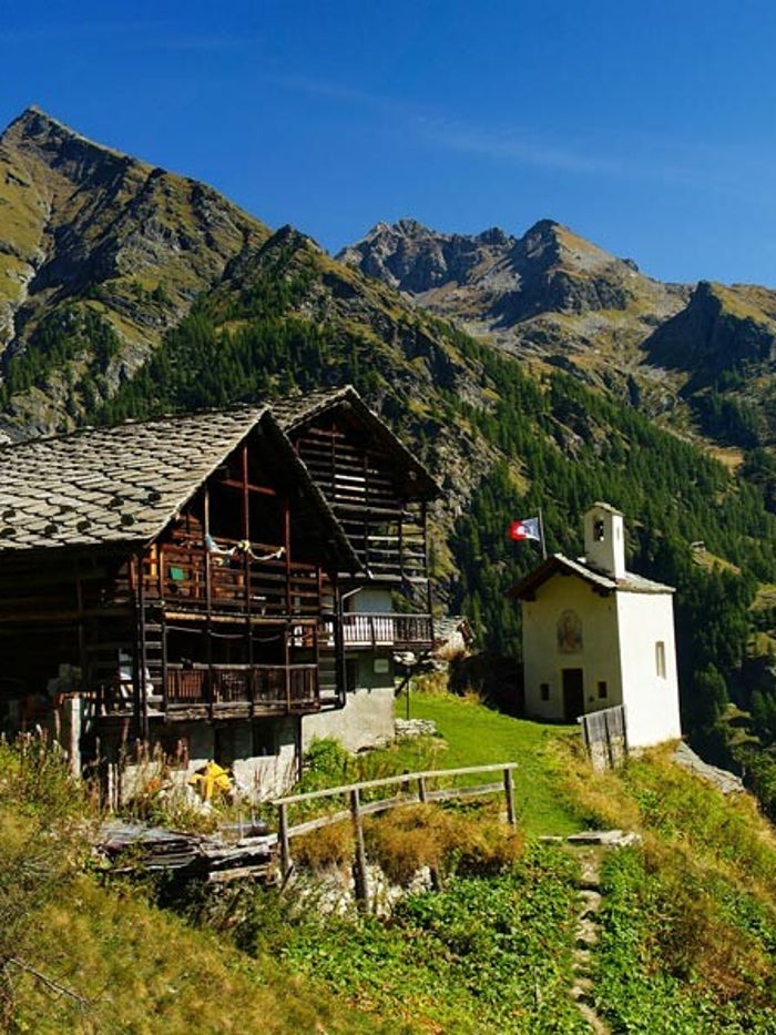 Beklimming van een 3000 meter hoge piek tijdens dag 6 van de Aosta-beginnerstocht