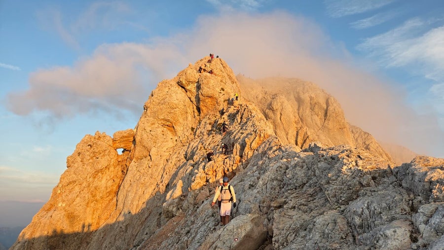 De Triglav kleurt oranje in het eerste ochtendlicht, Slovenië