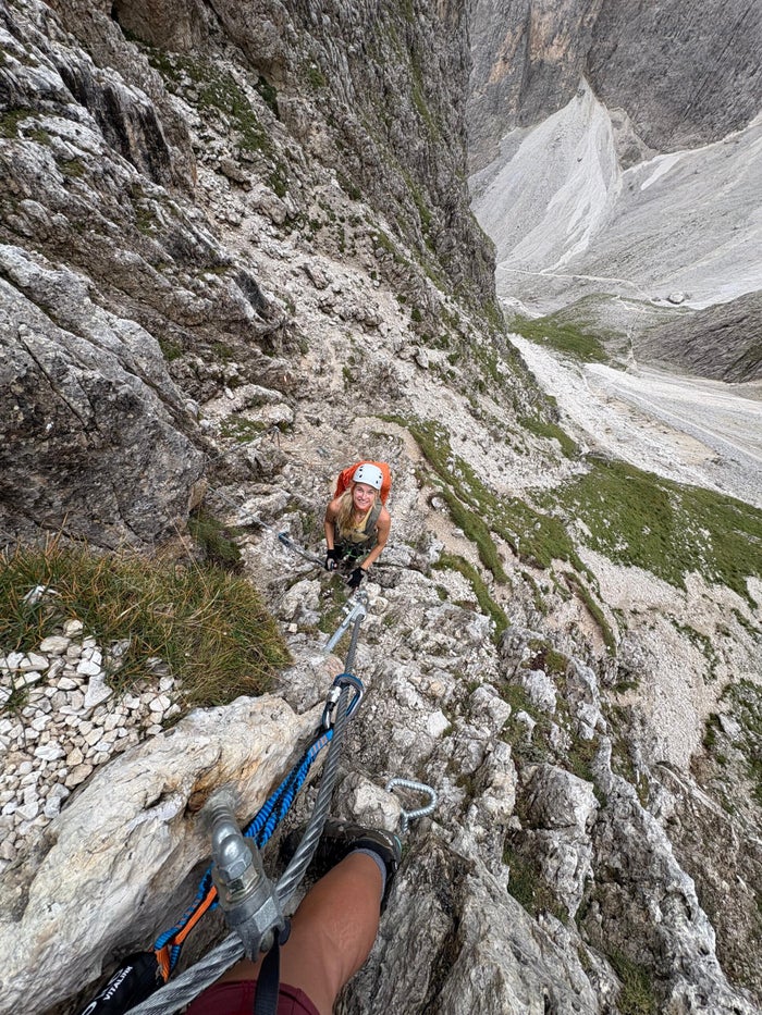 Zonsopgang tijdens de via ferrata-klim naar de top van de Triglav