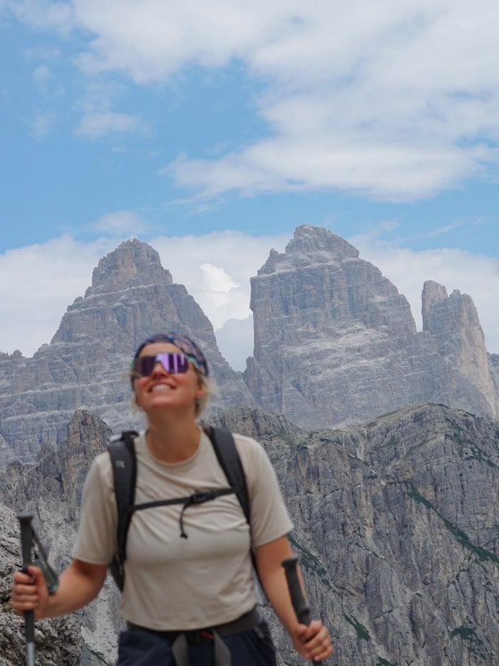 Ruige rotstoppen van de Dolomieten tijdens een Via Nomade-huttentocht in Italië