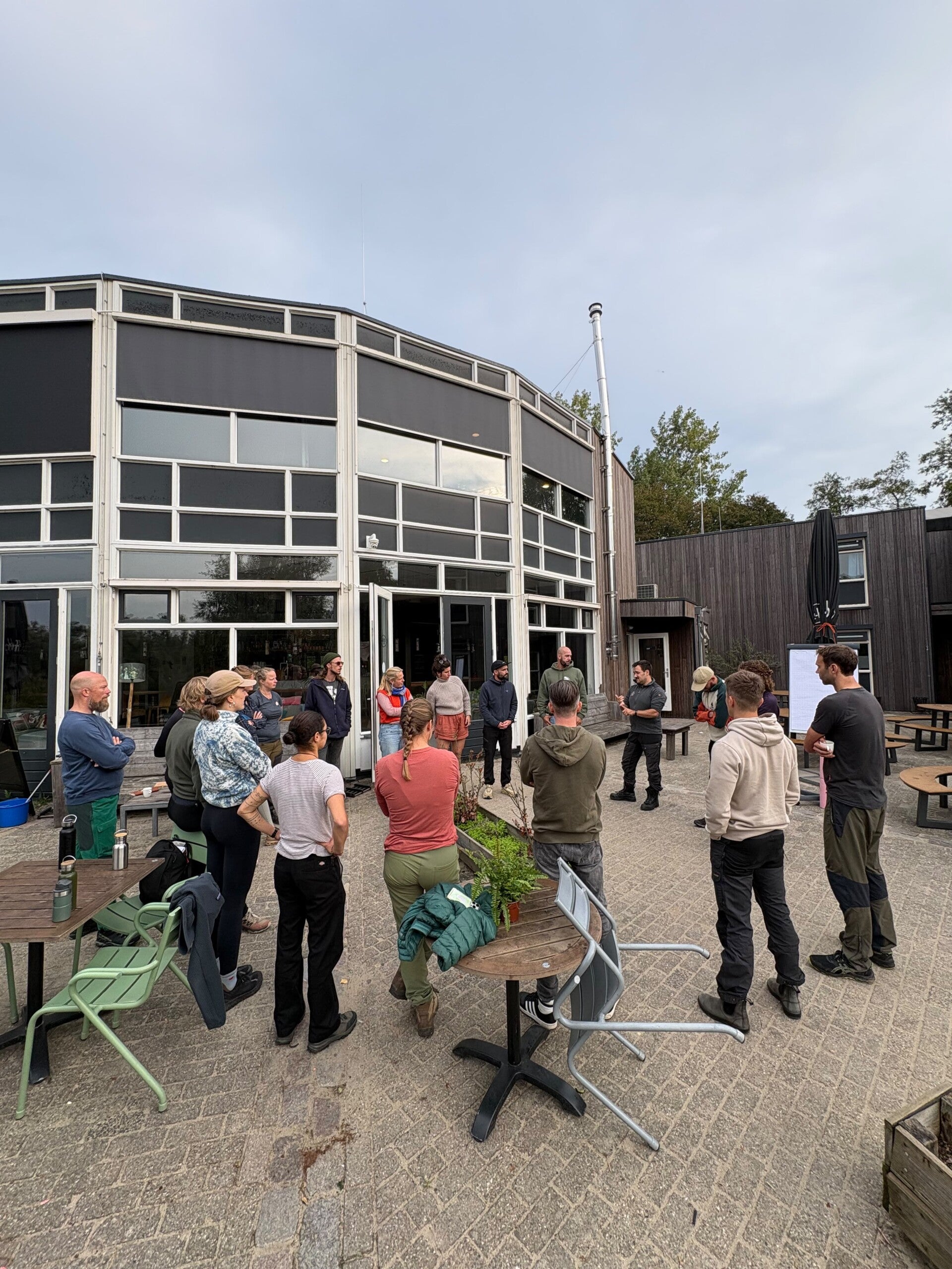 De groep buiten bij de cursuslocatie in Dordrecht